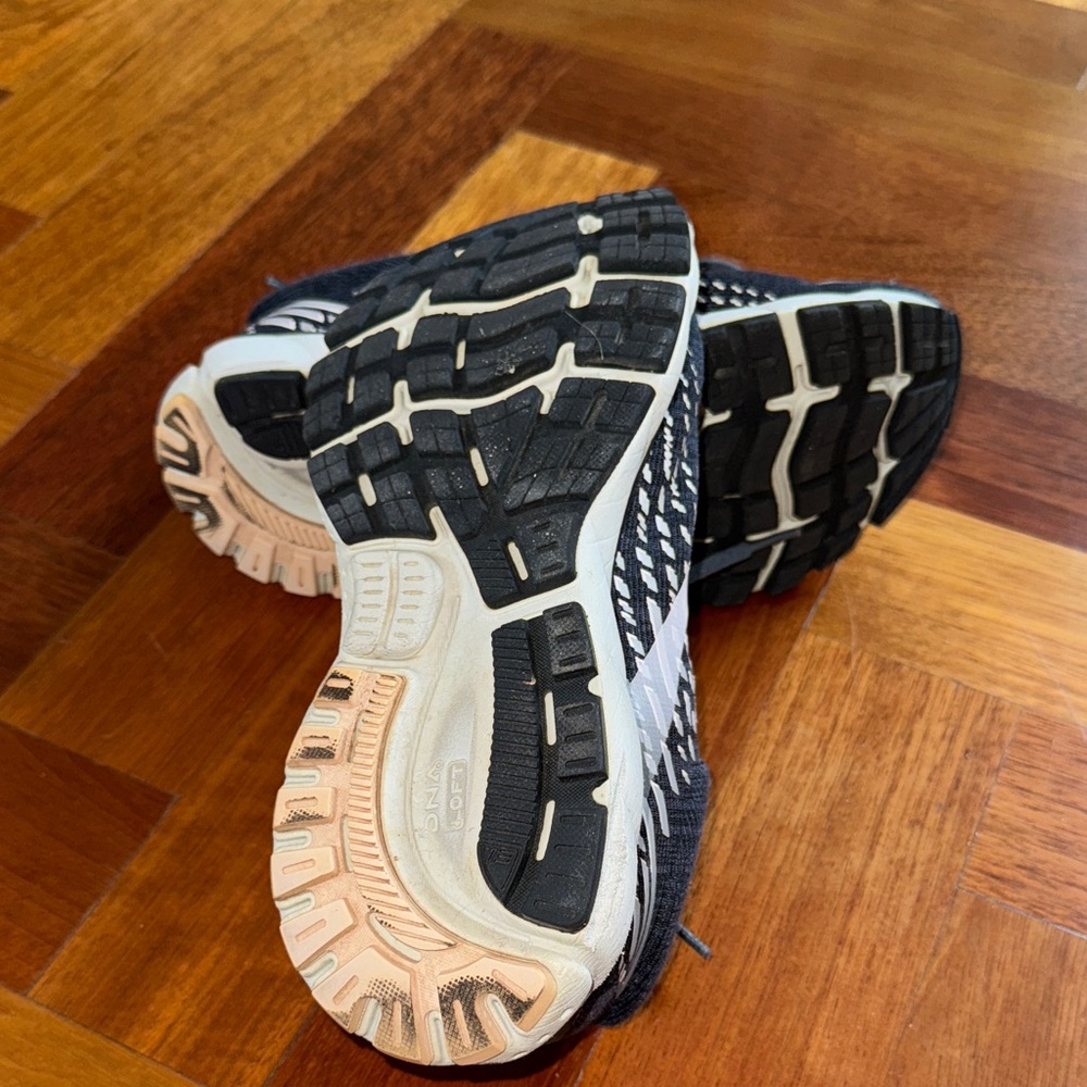Brooks Ghost 13 Athletic Sneakers in Black & Grey - Picture 4 of 7